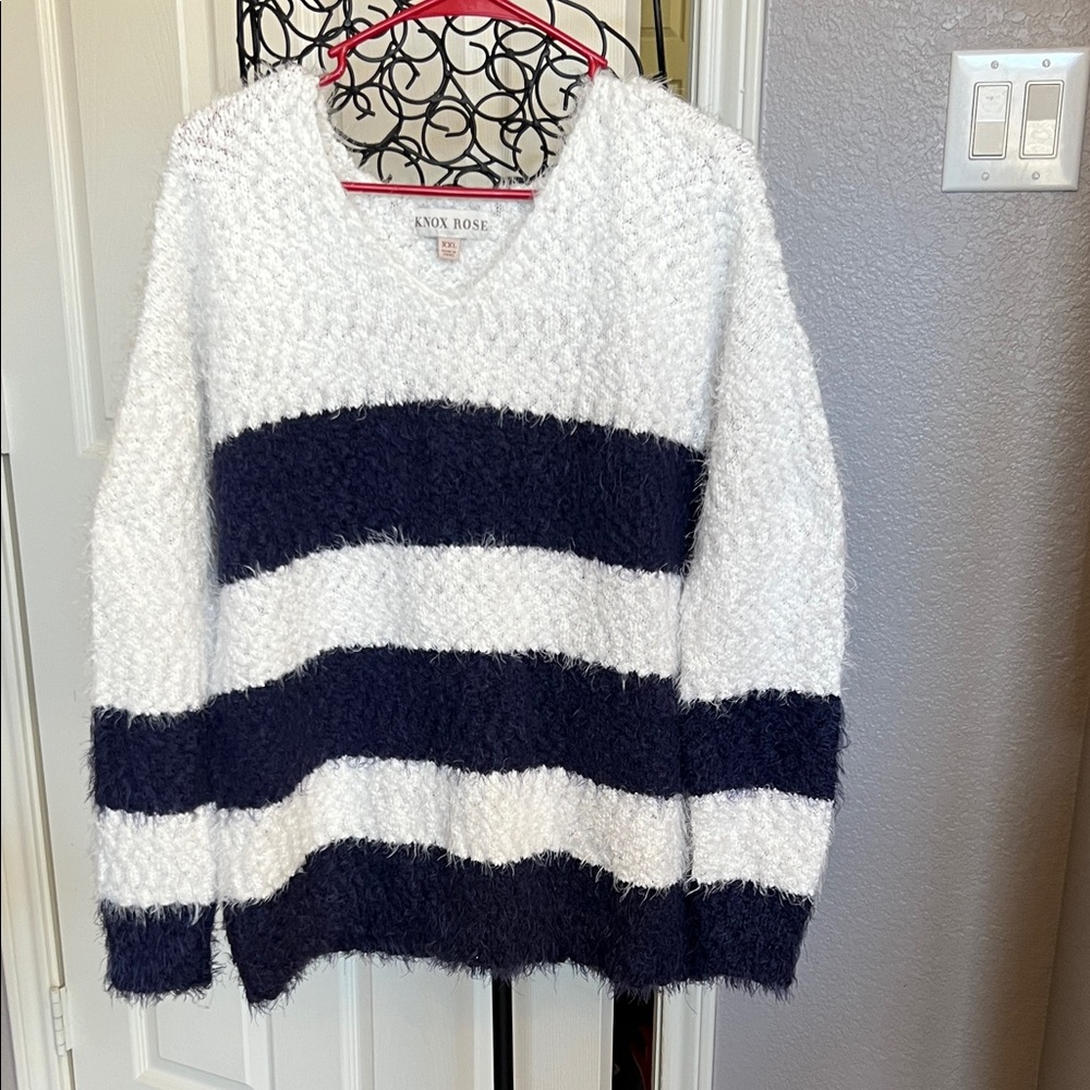 Knox Rose Women's V-Neck Sweater in White and Navy